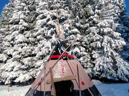 Snowshoeing and dinner in a teepee