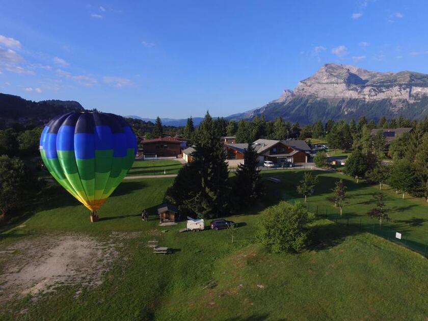 © Montgolfiere-Mont-Favy-Decollage - S.REY